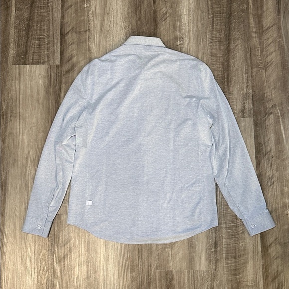 Lululemon Performance Long Sleeve Button Down - Medium - Picture 3 of 6
